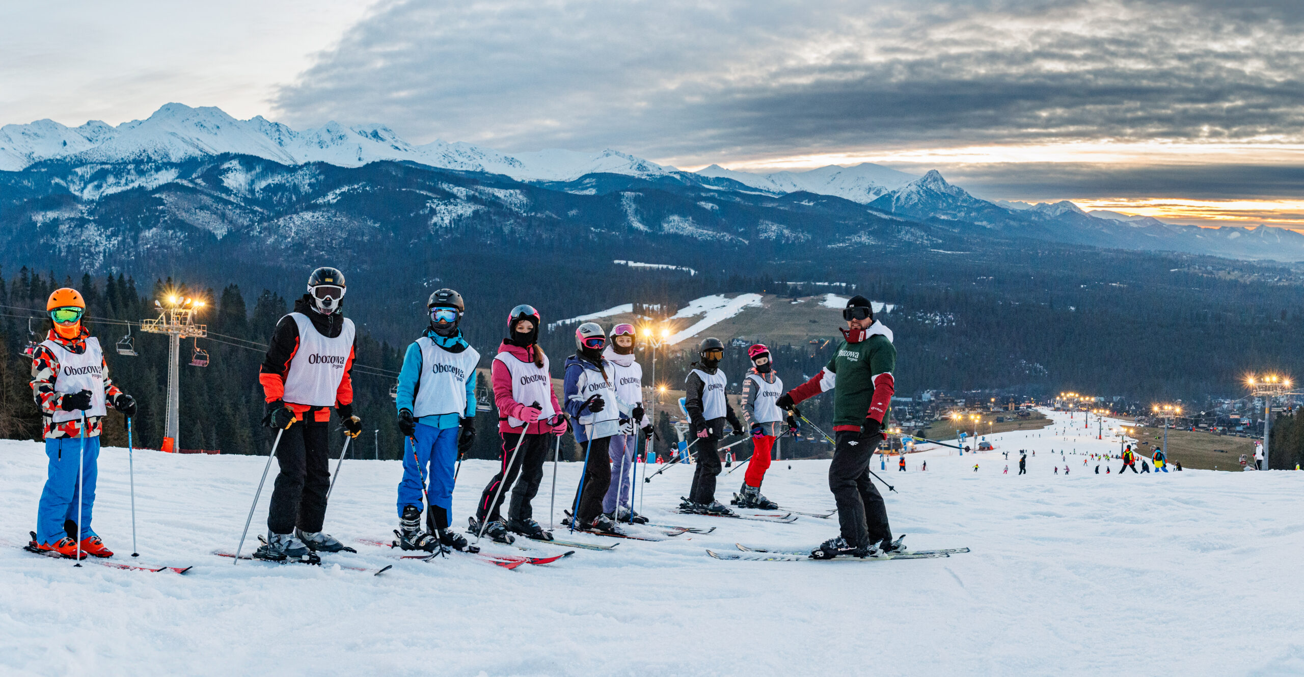 Poziomy zaawansowania na obozach narciarskich – jak wybrać odpowiednią grupę dla dziecka?