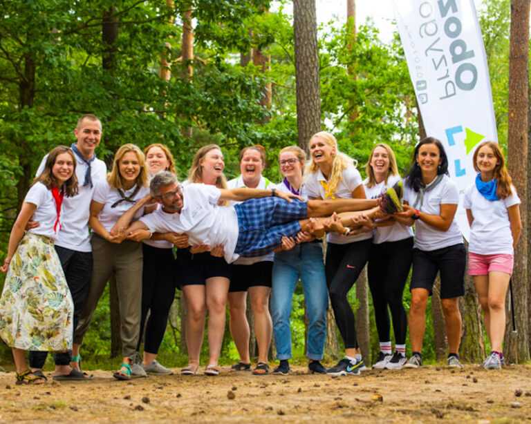 Profesjonalna kadra opiekunów podczas kolonii w Polsce