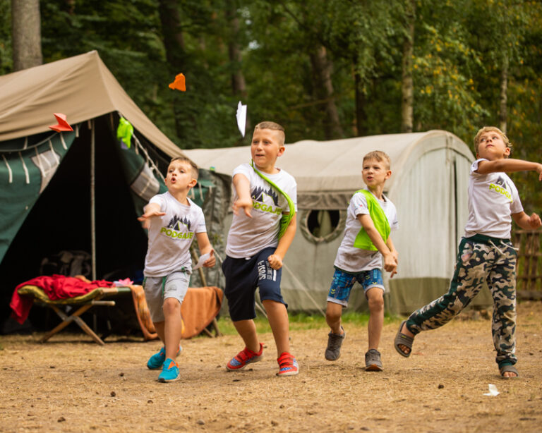 Wspólne zabawy na koloniach w Polsce