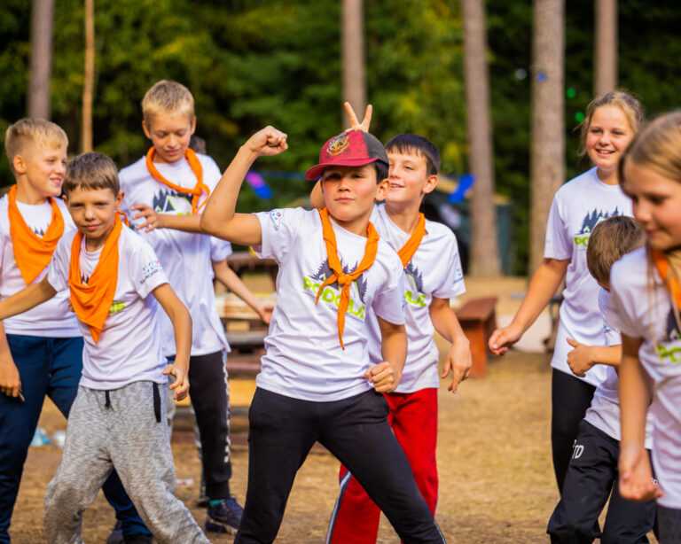 Wspólna zabawa na koloniach dla dzieci